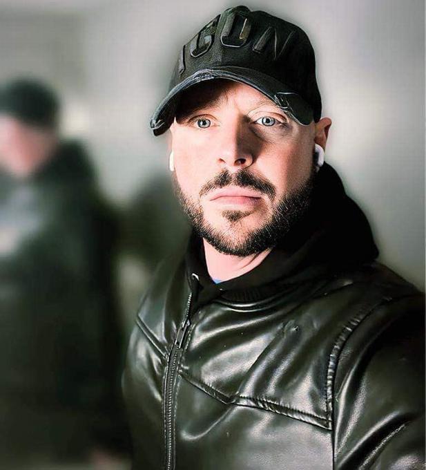 Jay, UFO specialist
